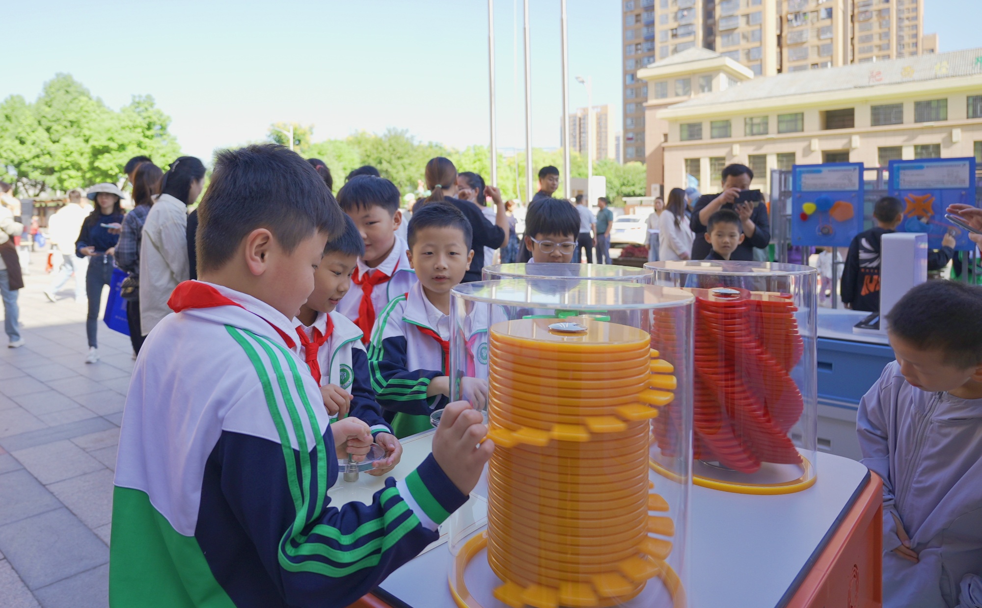 携手共创 提升全民科学素质 -----肥西经开区举办2024年全国科普日活动(图1)