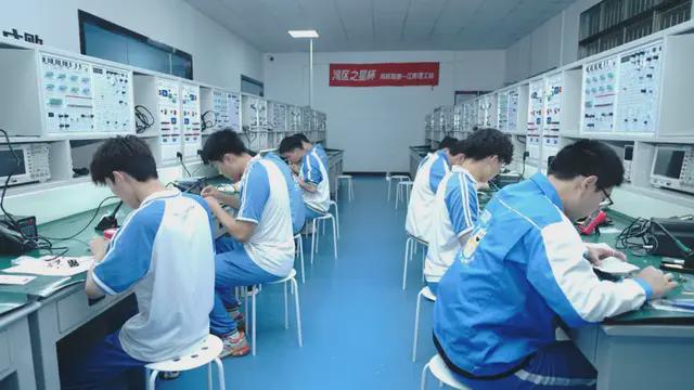 广东江南理工高级技工学校:电子技术 -人工智能与物联网时代新宠(图7) 广东江南理工高级技工学校:电子技术 -人工智能与物联网时代新宠(图7)