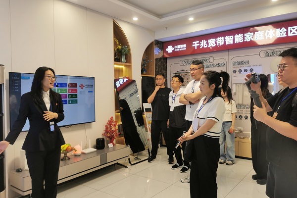 2024全国重点网络媒体龙江行丨聚焦新质生产力 黑龙江联通开启“双万兆”新时代(图5)