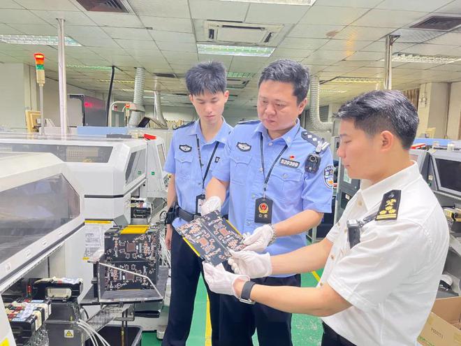 2024年海关部署缉私局发布十大走私典型案例:洋酒、牛黄、芯片等